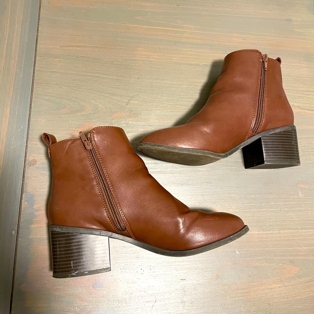 Gap booties